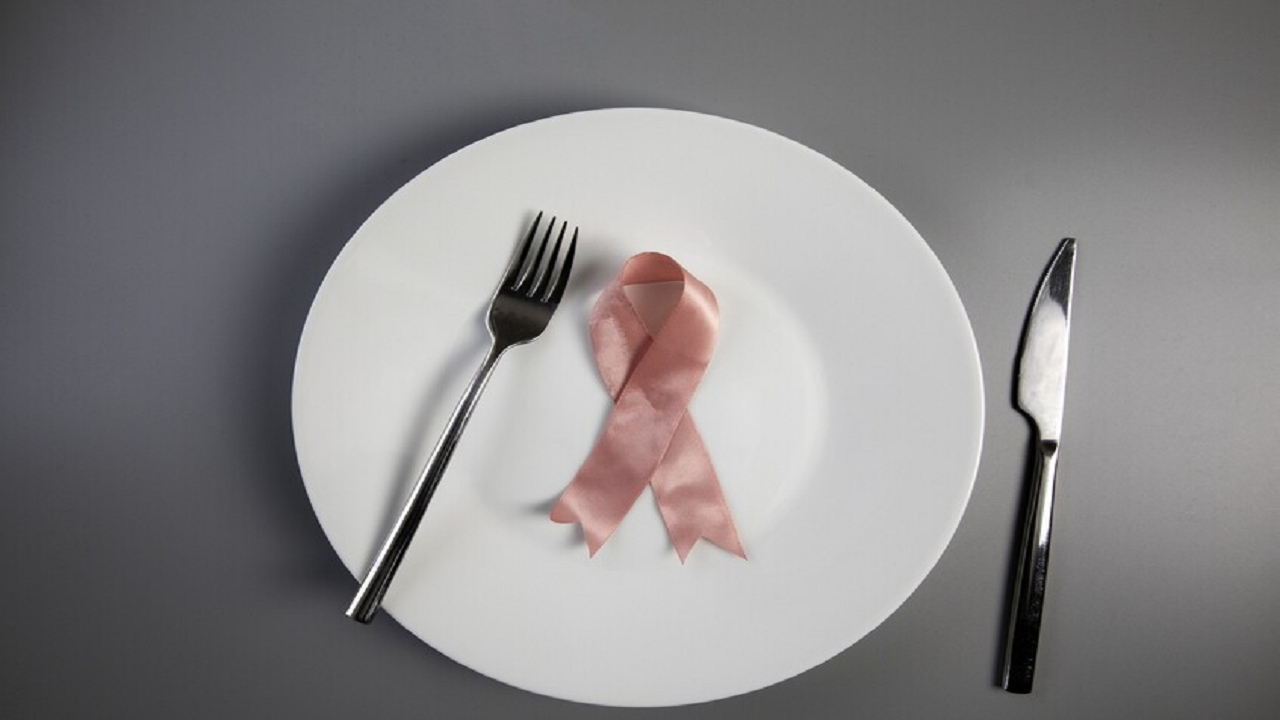 عادات غذایی و ارتباط آنها با خطر ابتلا به سرطان سینه