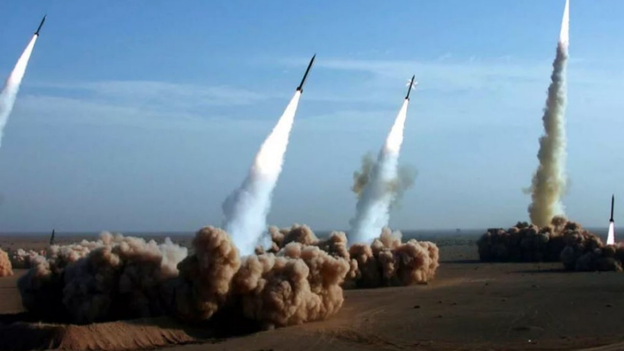 شگفتانه‌های موشکی ایران همزمان با حضور فرمانده سنتکام + فیلم