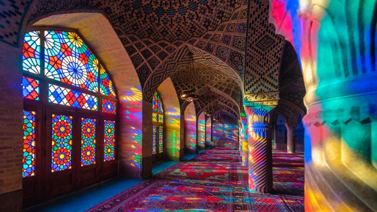 جذاب‌ترین پنجره‌های شیشه‌رنگی جهان؛ از شیراز تا شیکاگو