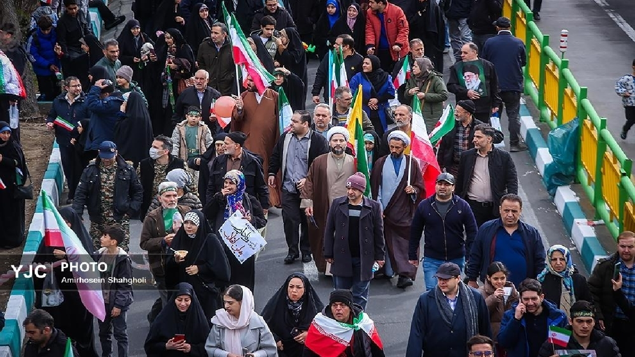 جسارت، اهانت یا تعرض به حریم حضرت آیت الله خامنه‌ای را برنمی‌تابیم