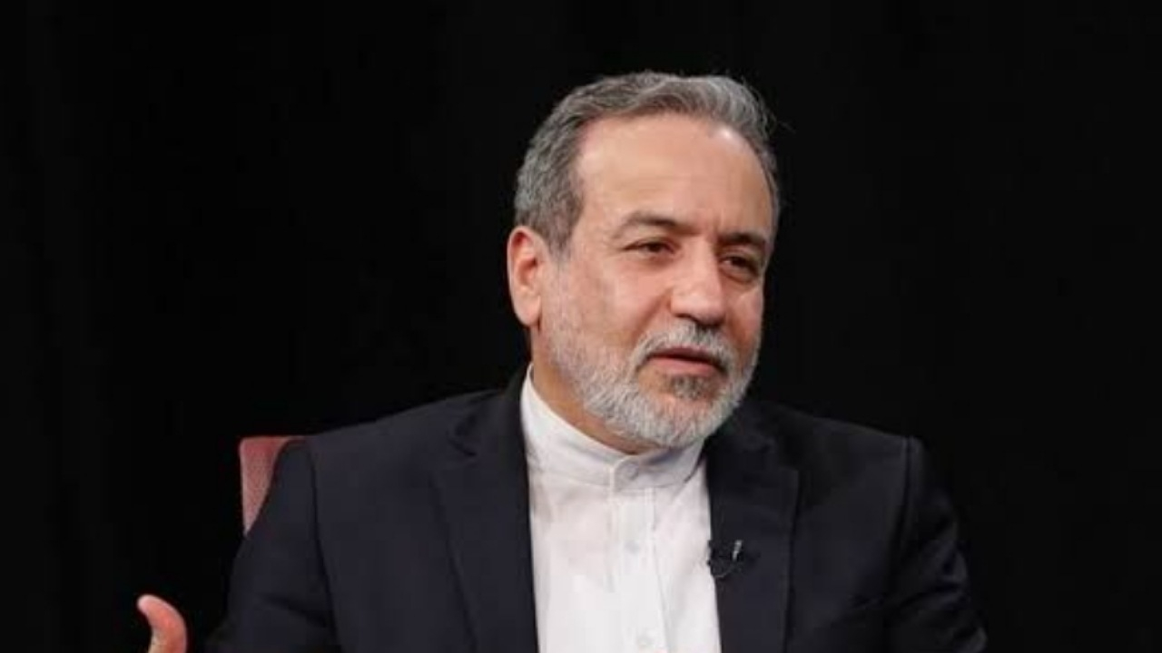 عراقچی: «دست دراز کردن برای دیپلماسی» به این معنا نیست که بمب‌افکن بفرستید