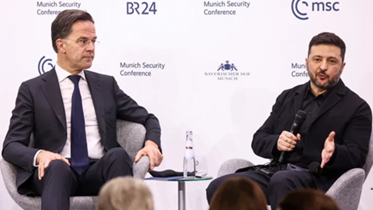 زلنسکی: دو ماه آتش‌بس به ما بدهید تا انتخابات برگزار کنیم