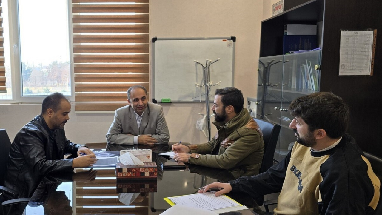 برگزاری جلسه مربی تیم ملی اسکیتبُرد با مسئولان فدراسیون