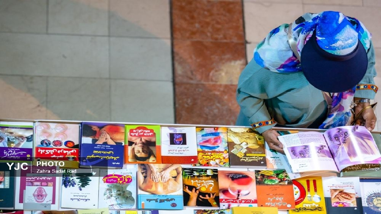ناشر، واسطه قانونی بین طاقچه و مؤلف در انتشار کتاب است