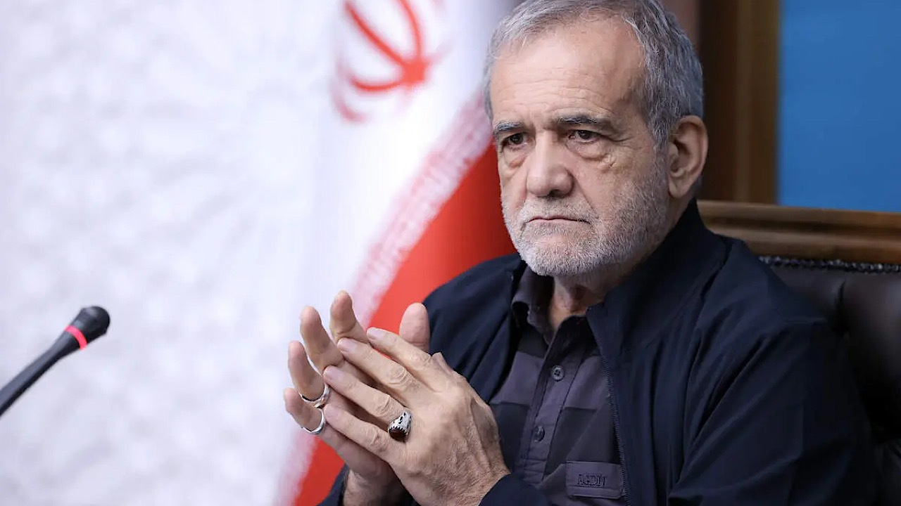 پزشکیان: مسلمانان توان علمی، صنعتی و کشاورزی خود را با یکدیگر به اشتراک بگذارند