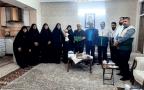 دیدار خادمیاران کانون خدمت رضوی منطقه ۱۷ با خانواده شهید حمید آزکات